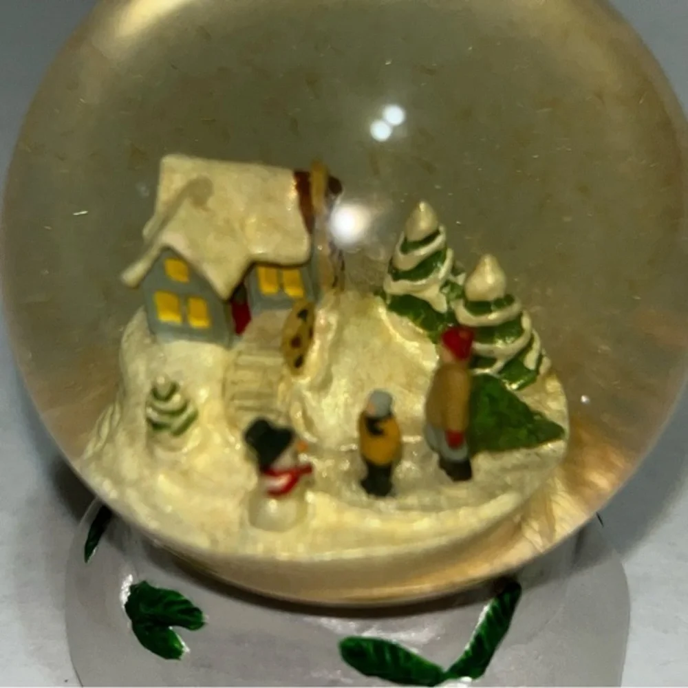 Hallmark‎ Keepsake Ornament Bringing Home the Tree Snowglobe